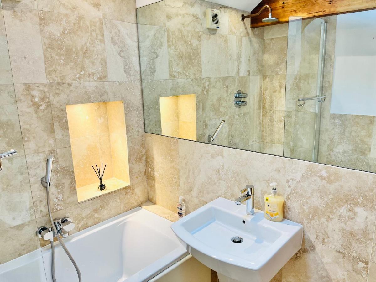 Burley Apartment Burley in Wharfedale ภายนอก รูปภาพ